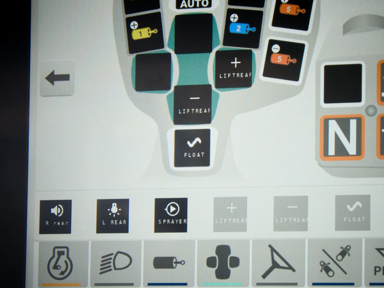 Fendt AUX-N assignment screen pairing ISOBUS Block channel icons (R rear, L REAR, SPRAYER, LIFTREAR, FLOAT) with joystick and armrest buttons
